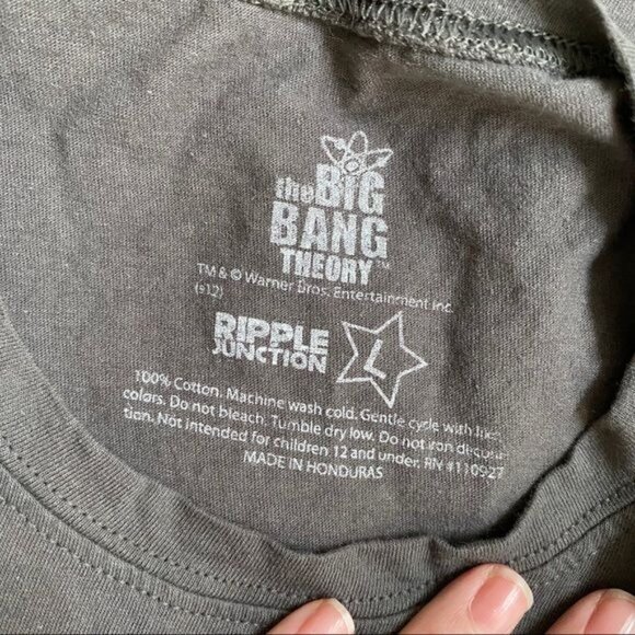 Big Bang Theory Soft Kitty Shirt - Picture 8 of 8